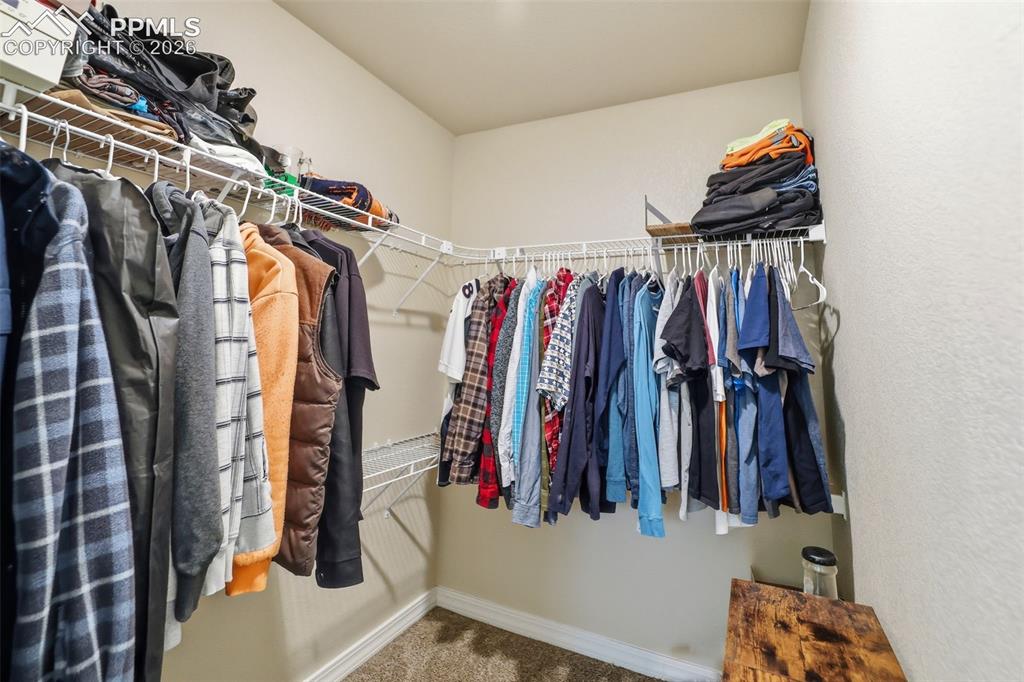 Image 16 of 33: Closet