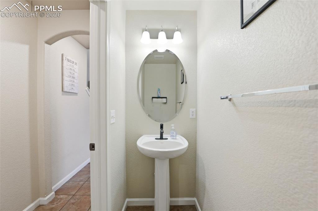 Image 17 of 33: Bathroom