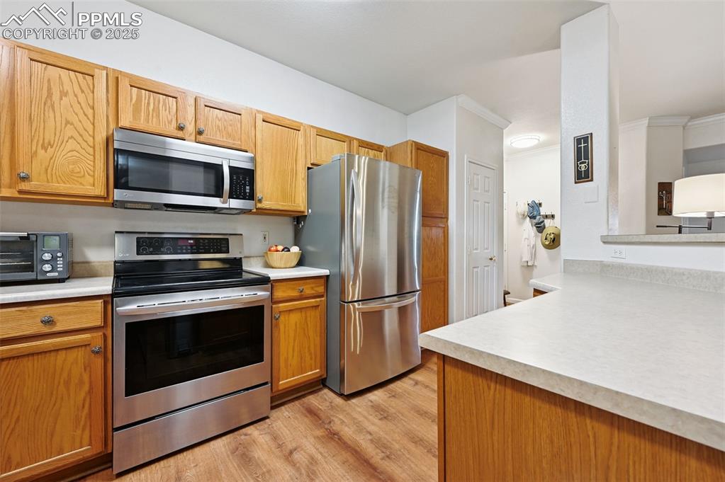 Image 10 of 22: Kitchen