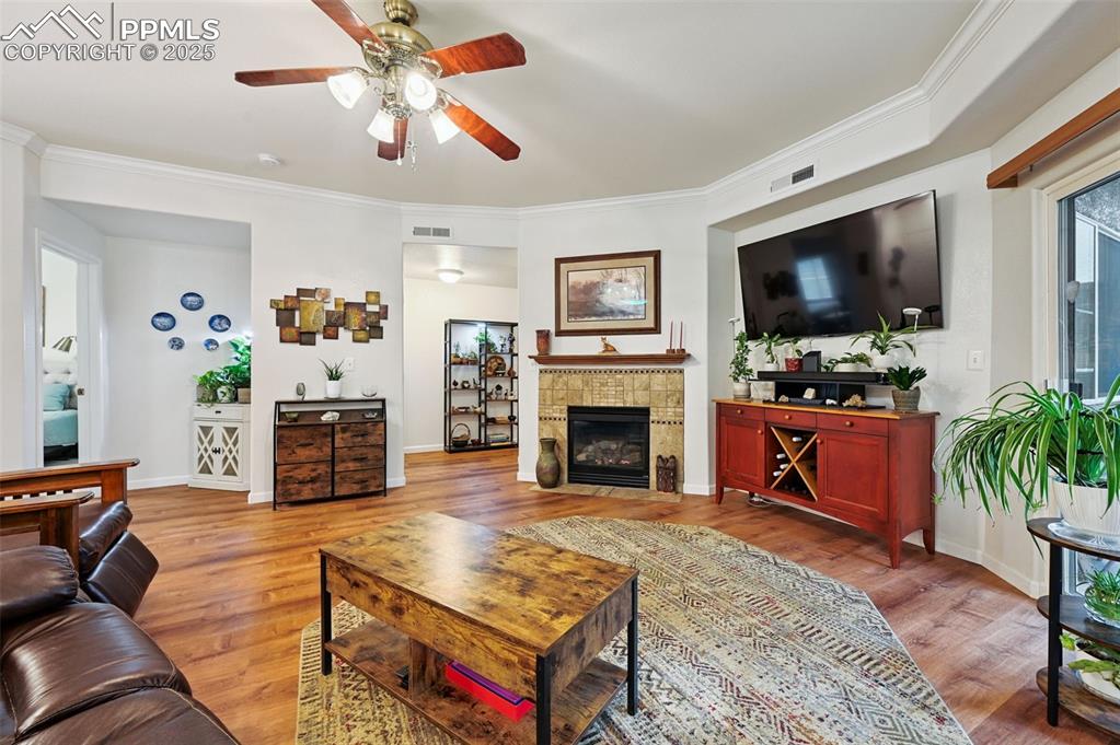 Image 5 of 22: Living Room