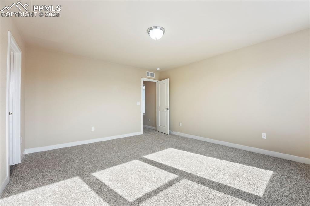 Image 20 of 33: Bedroom