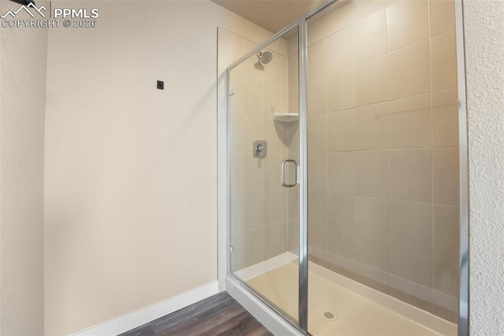 Image 30 of 33: Bathroom