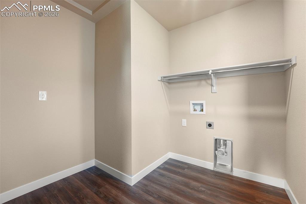 Image 32 of 33: Laundry