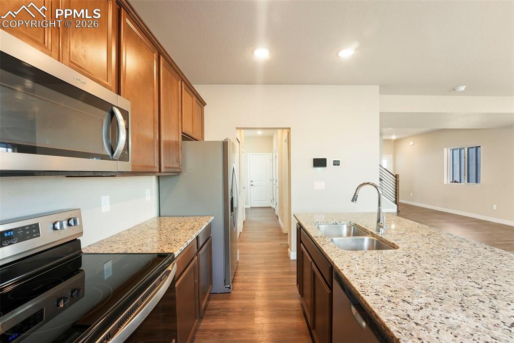 Image 4 of 33: Kitchen