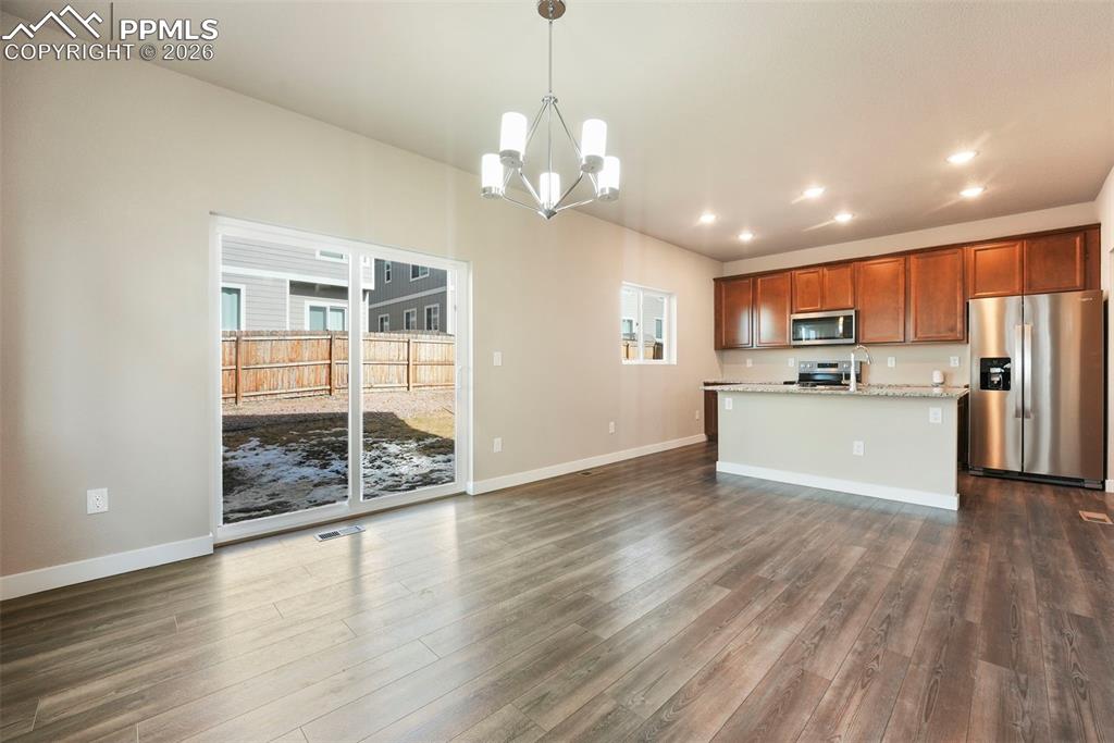 Image 9 of 33: Kitchen