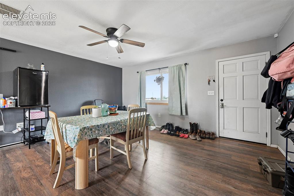 Image 10 of 38: Dining Area