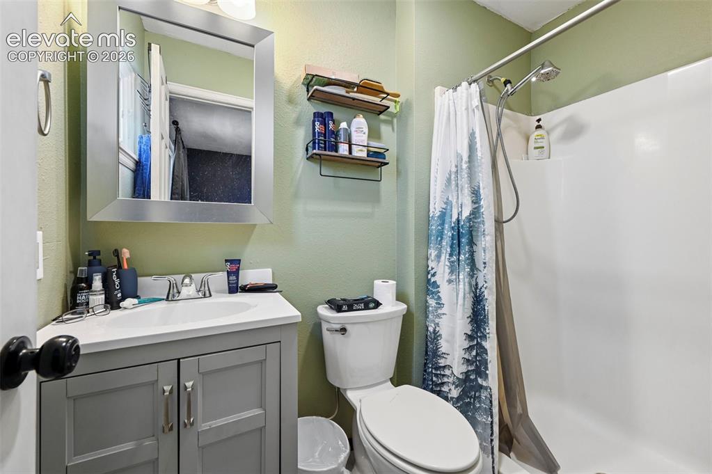 Image 19 of 38: Bathroom