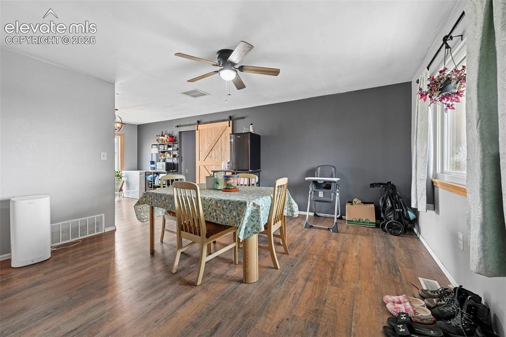 Image 8 of 38: Dining Area