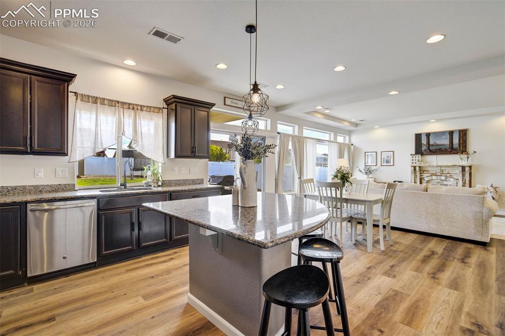 Image 15 of 50: Kitchen