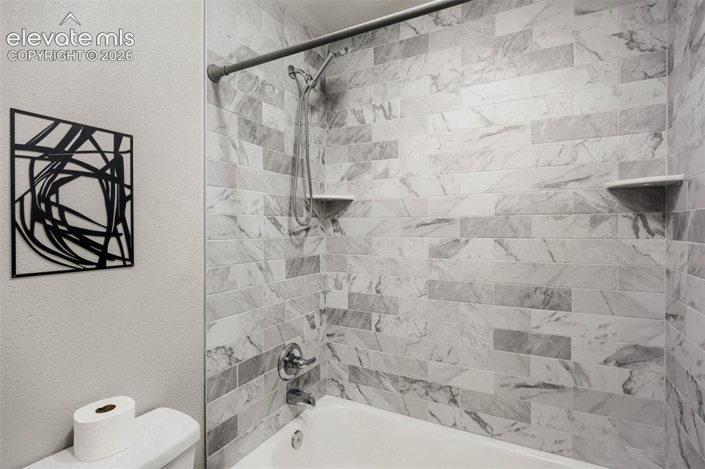 Image 9 of 28: Bathroom