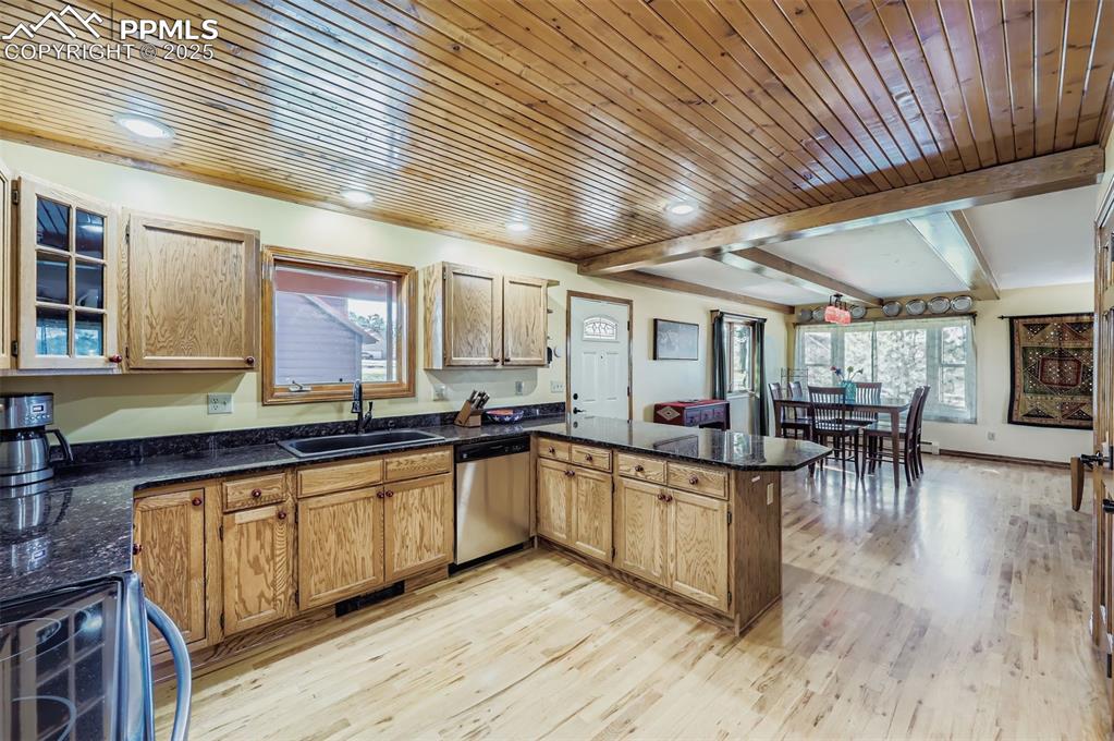 Image 11 of 42: Kitchen