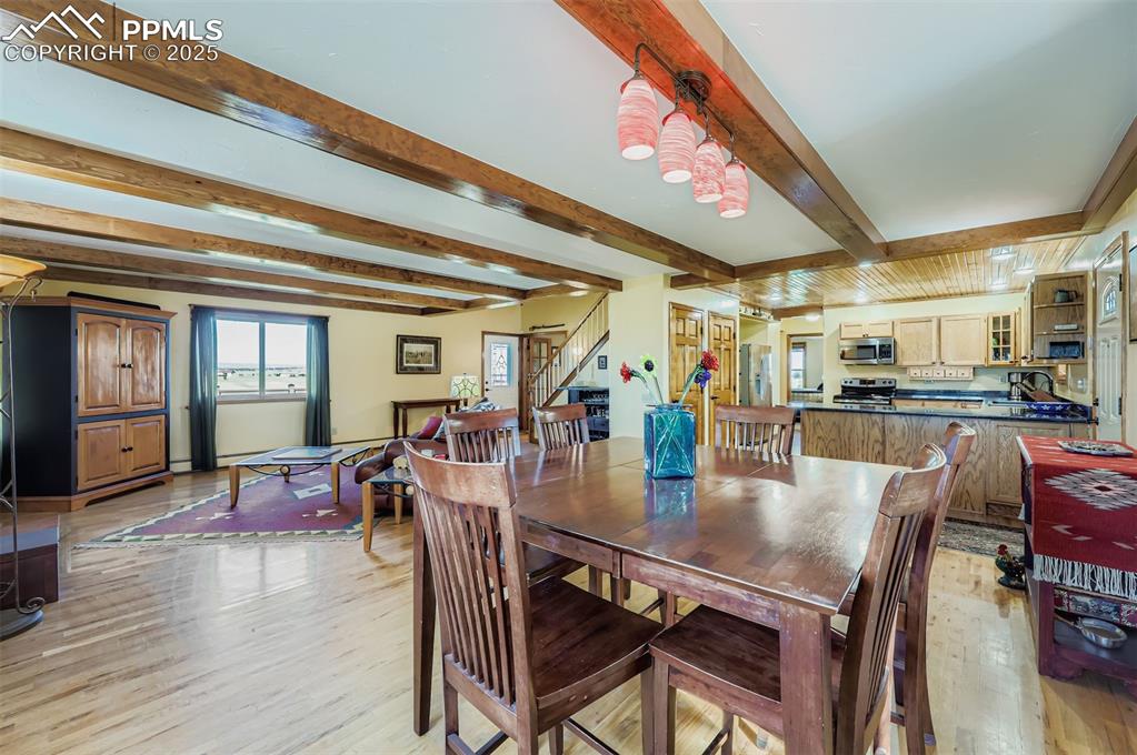 Image 13 of 42: Dining Area