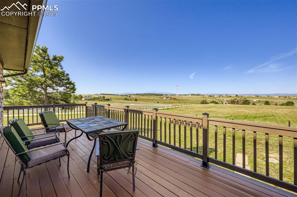 Image 29 of 42: Deck