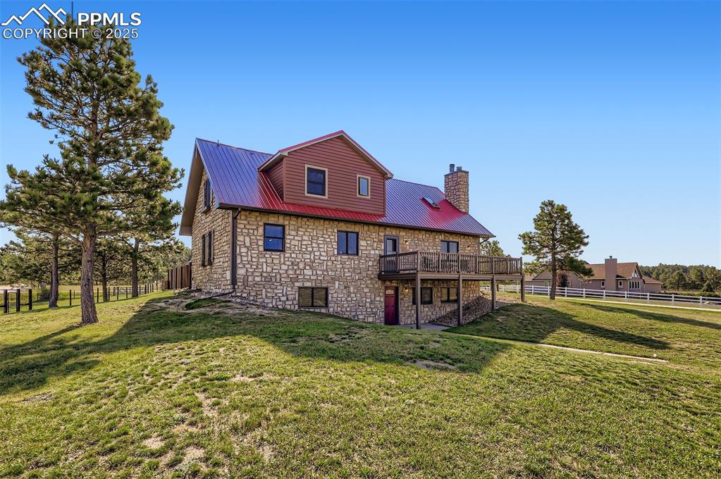 Image 30 of 42: Back of Structure