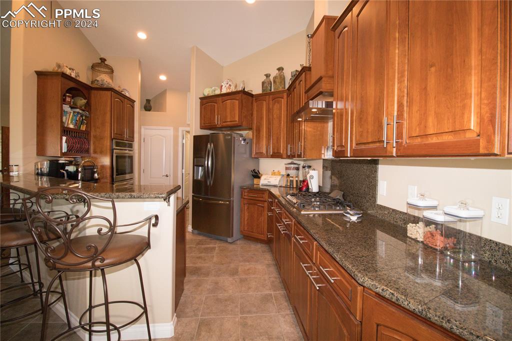 Image 11 of 50: Kitchen
