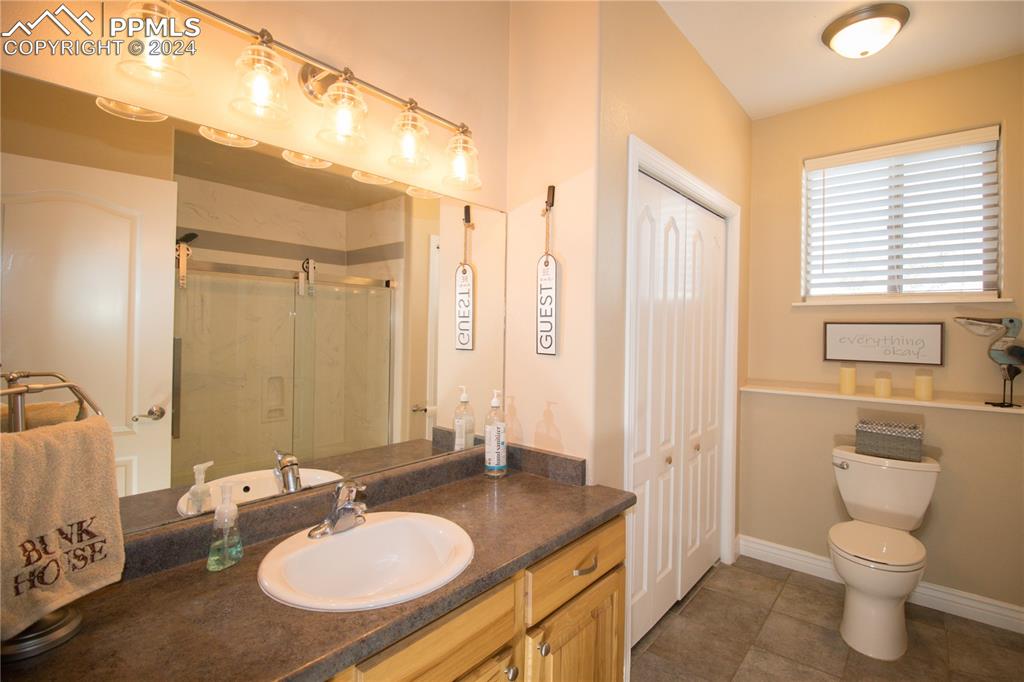 Image 45 of 50: Bathroom