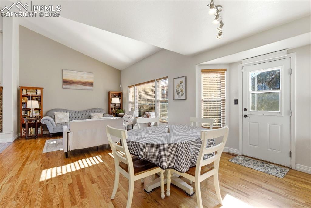 Image 12 of 50: Dining Area