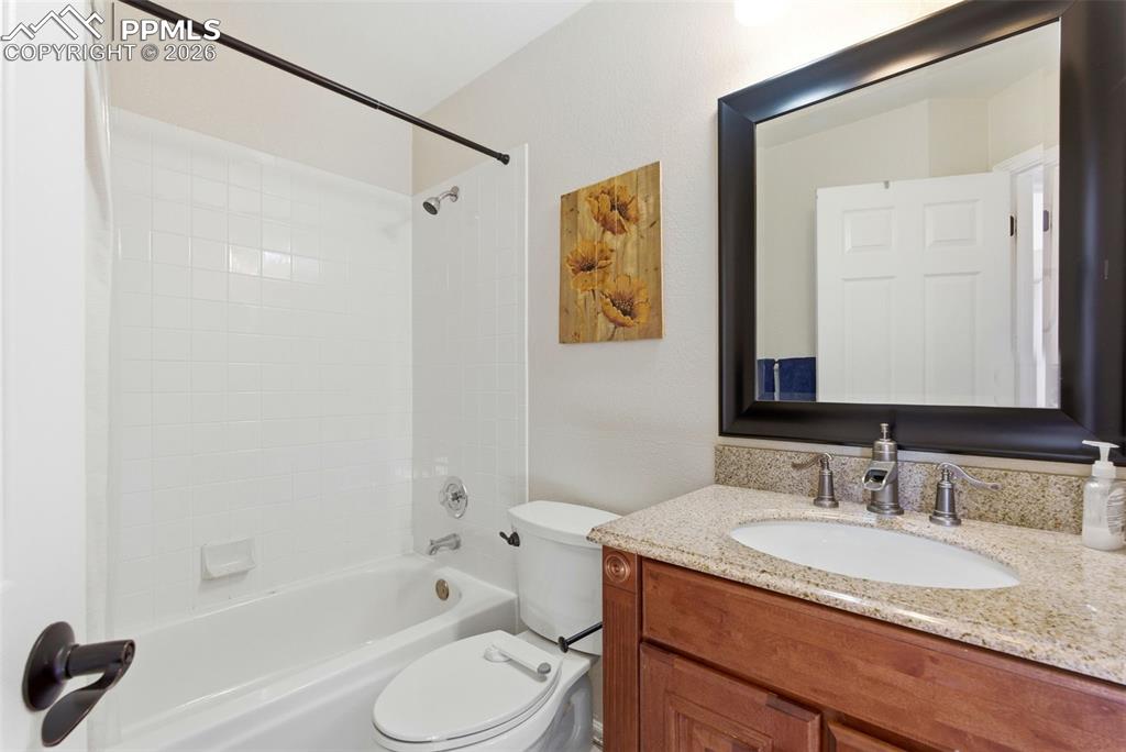 Image 29 of 50: Bathroom