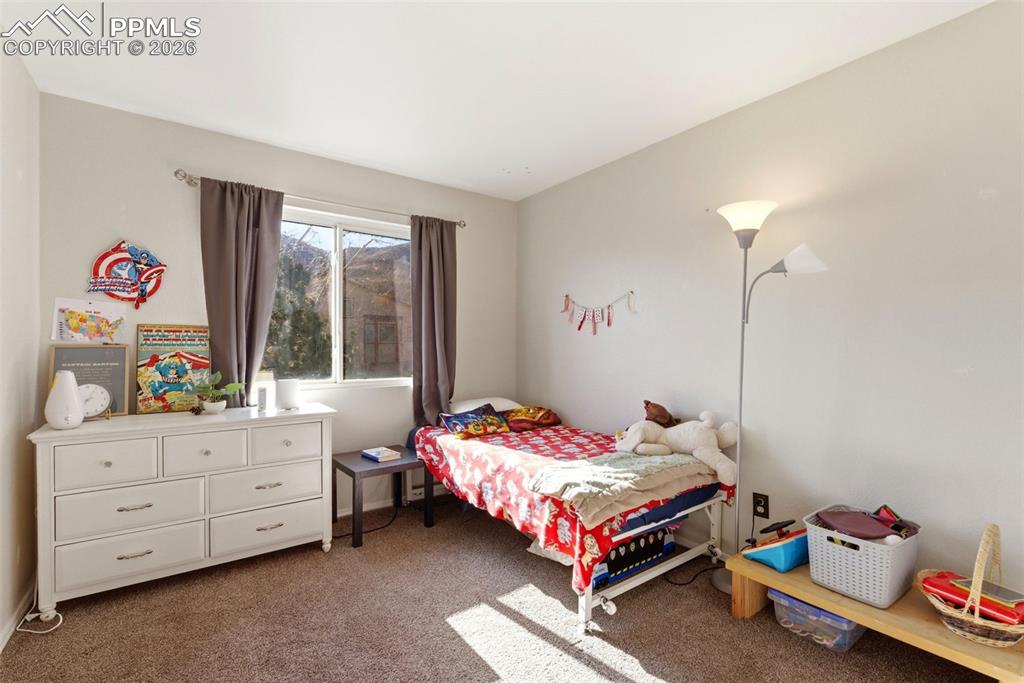 Image 30 of 50: Bedroom