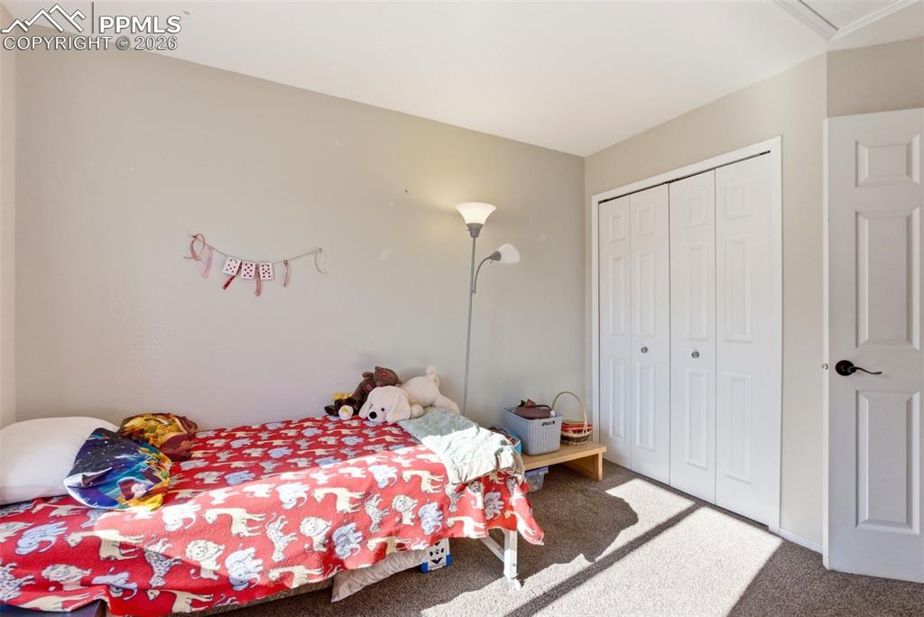 Image 31 of 50: Bedroom