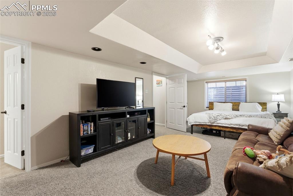 Image 33 of 50: Living Room