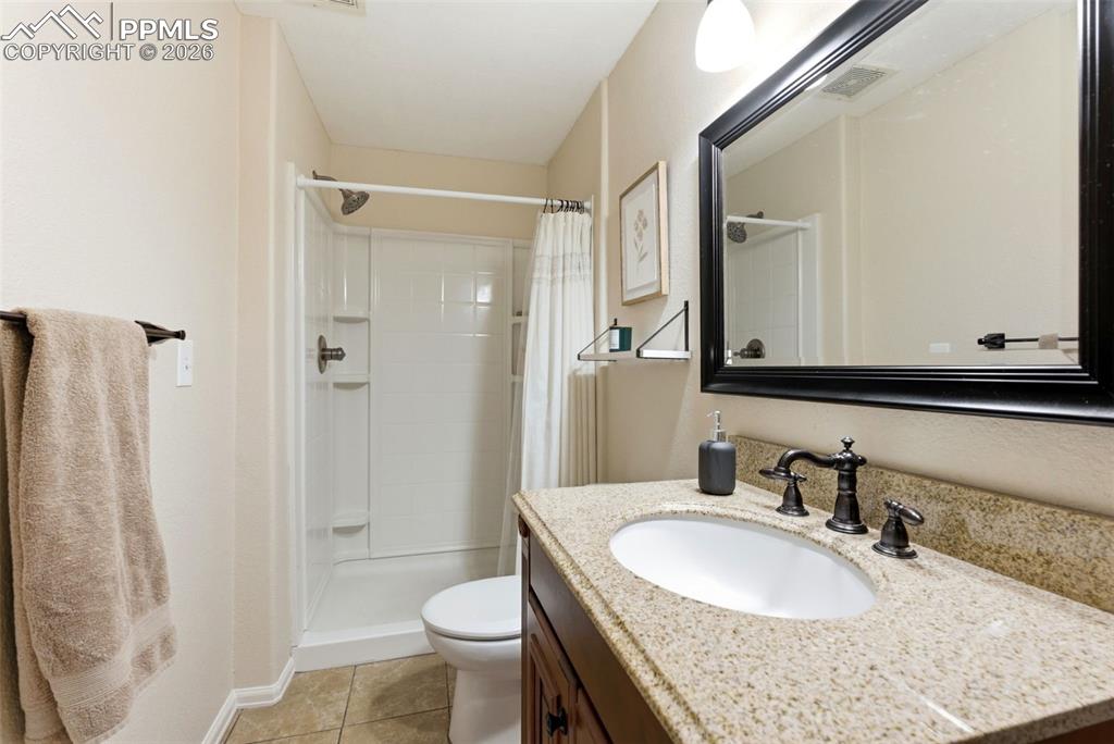 Image 38 of 50: Bathroom