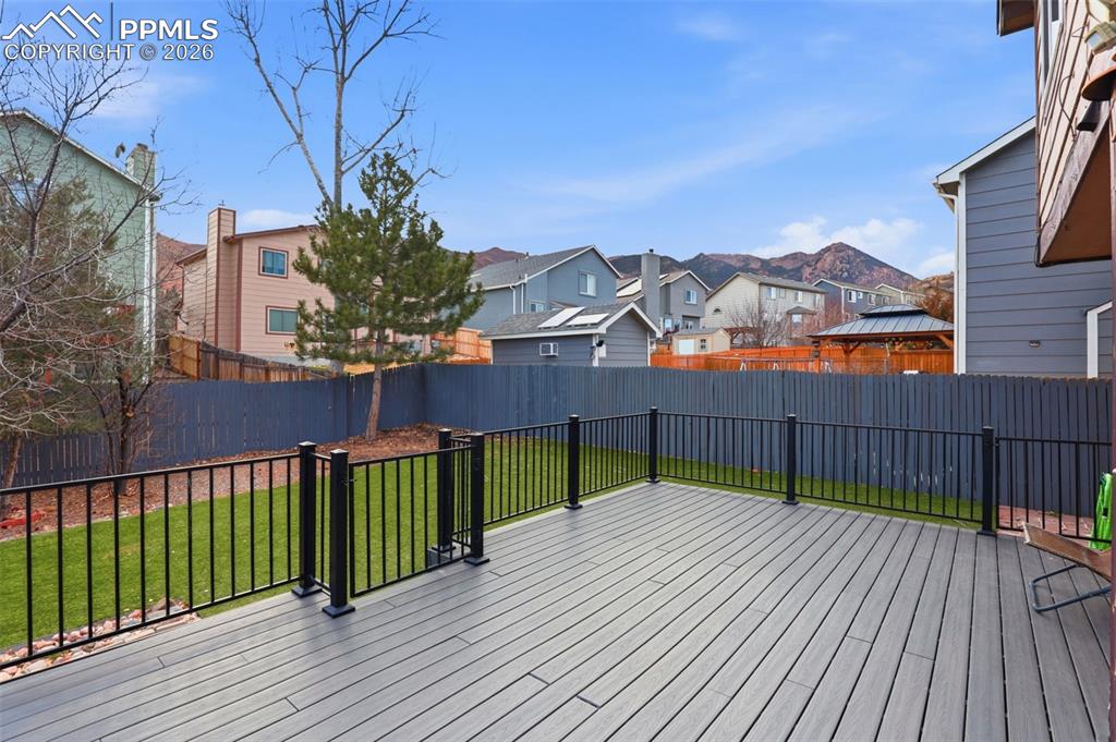 Image 44 of 50: Deck