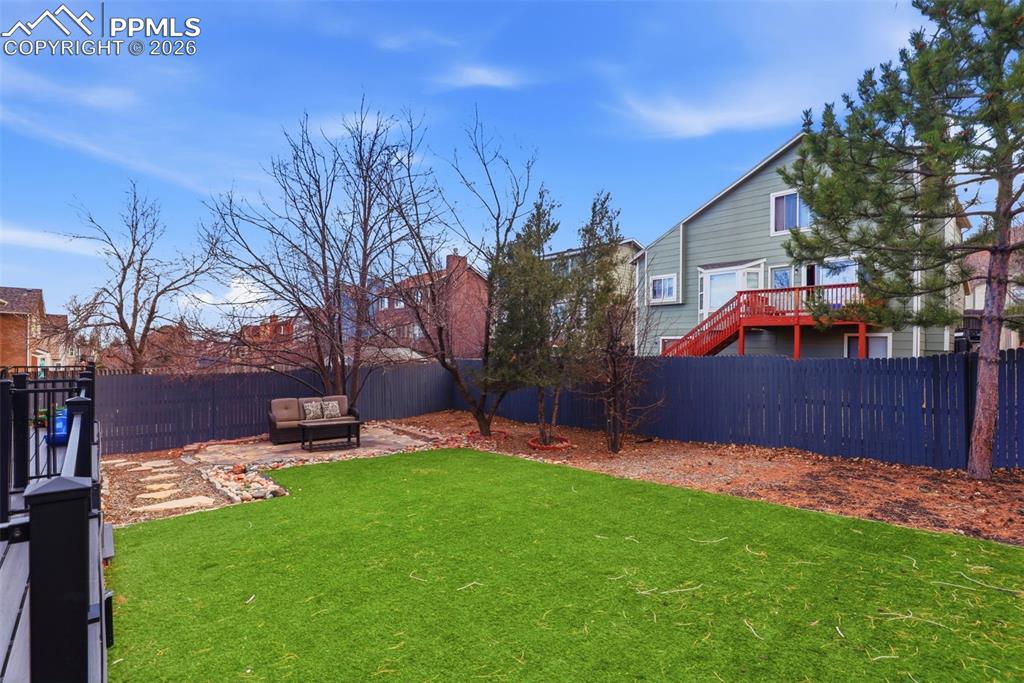 Image 46 of 50: Yard