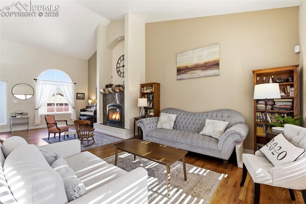 Image 9 of 50: Living Room