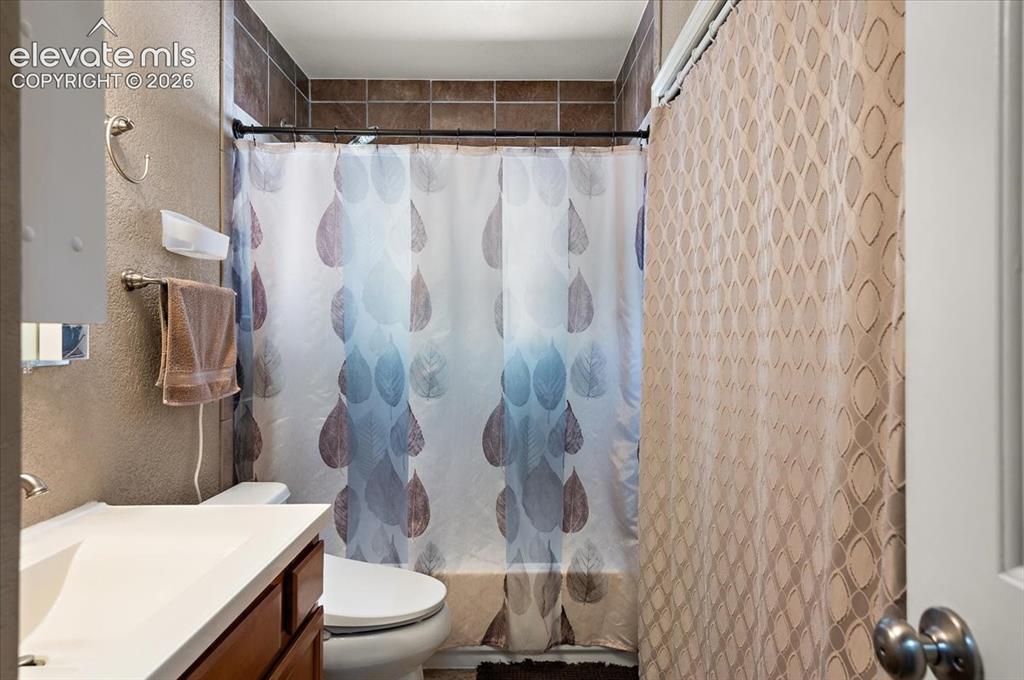 Image 12 of 27: Bathroom