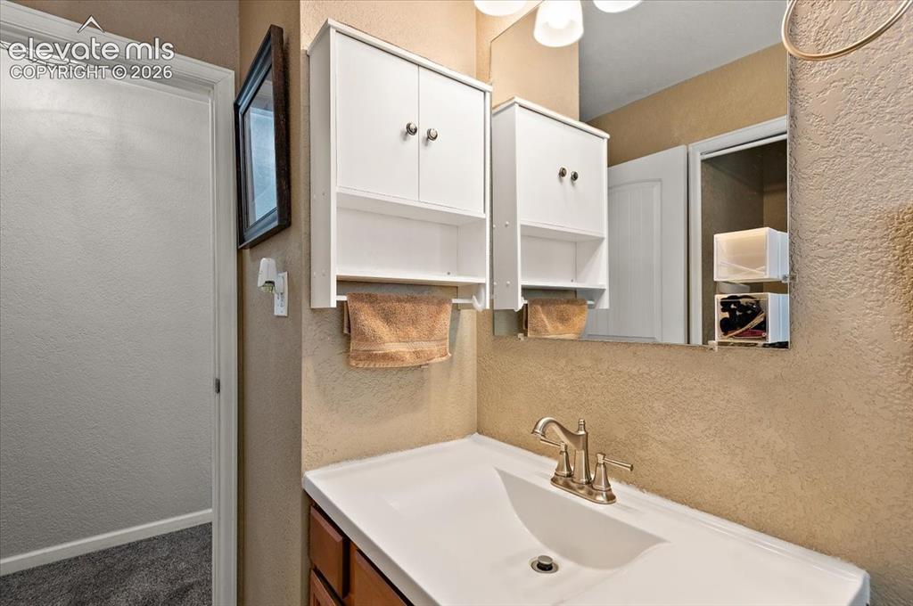 Image 13 of 27: Bathroom