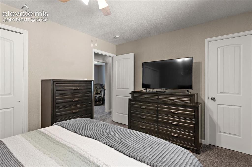 Image 16 of 27: Bedroom