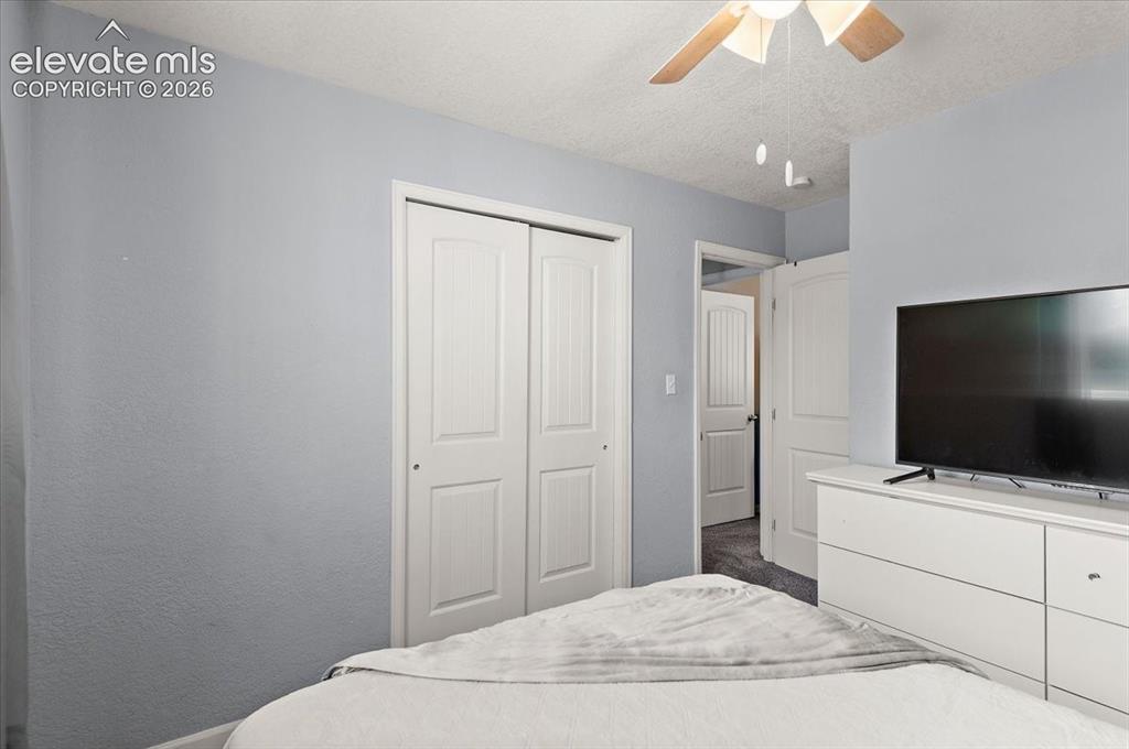 Image 18 of 27: Bedroom