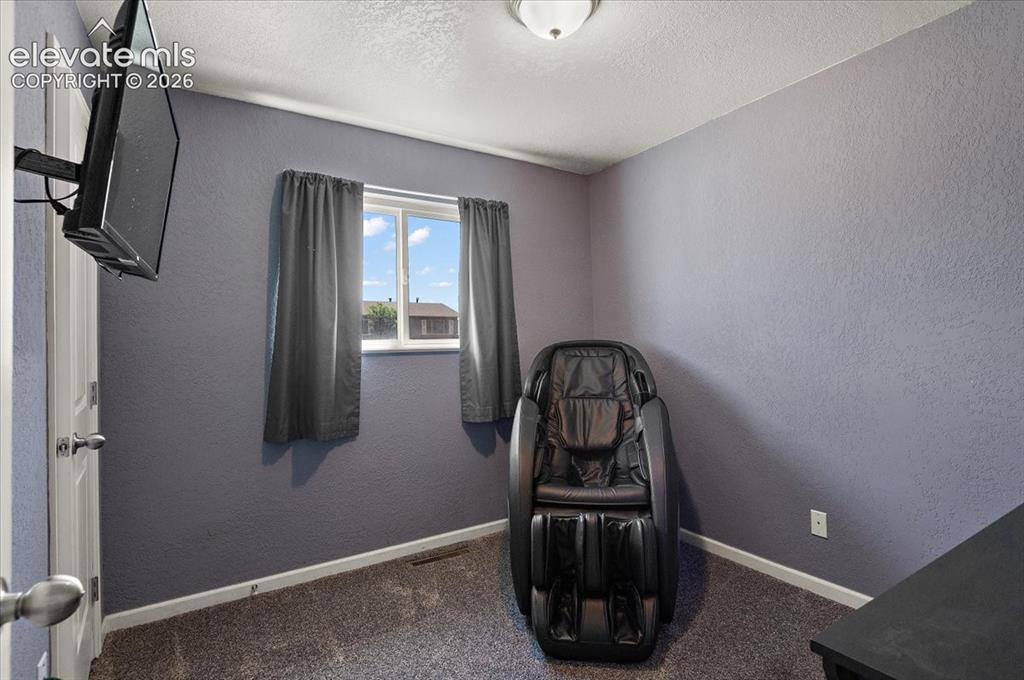 Image 19 of 27: Bedroom #3