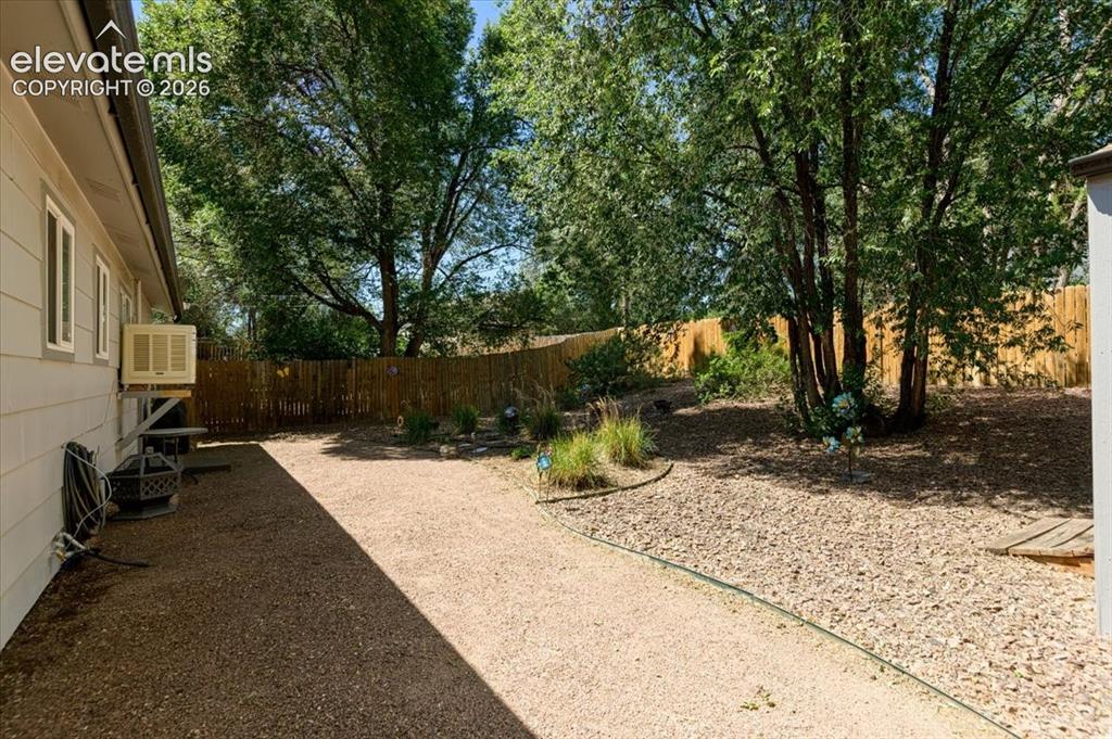 Image 22 of 27: Yard