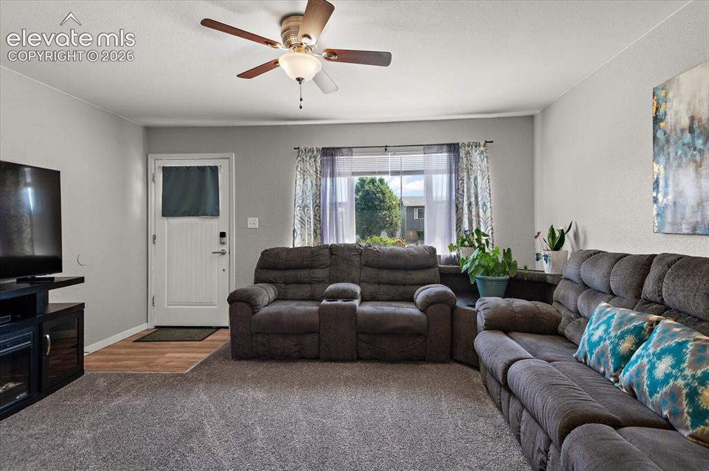 Image 4 of 27: Living Room