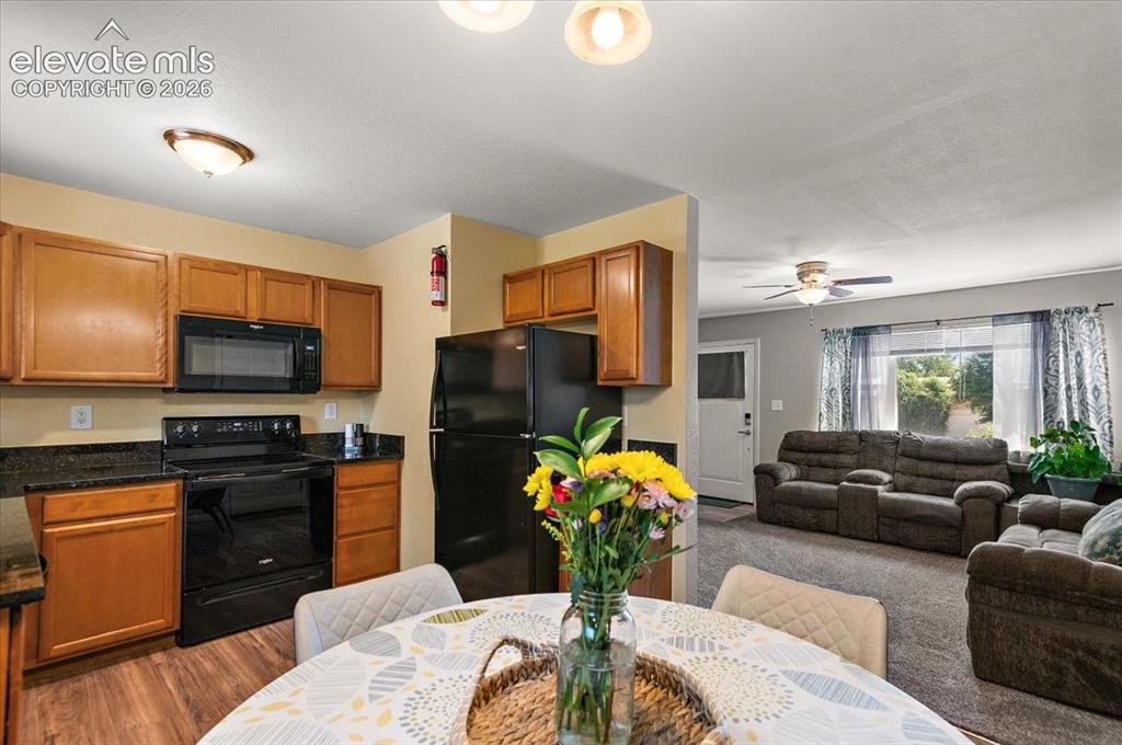 Image 6 of 27: Kitchen