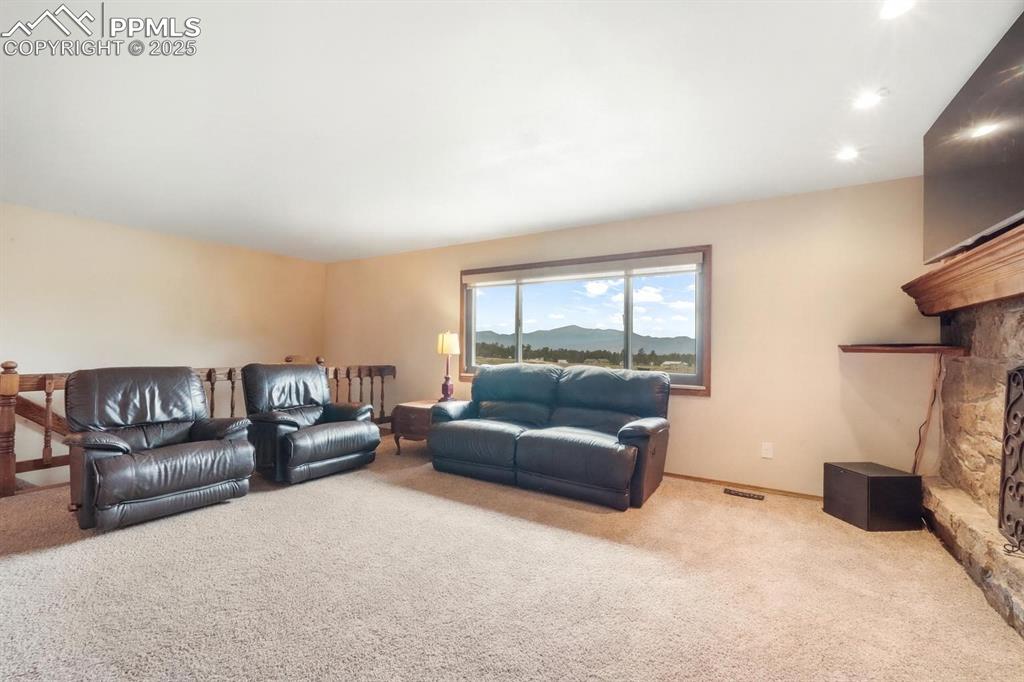 Image 14 of 50: Living Room