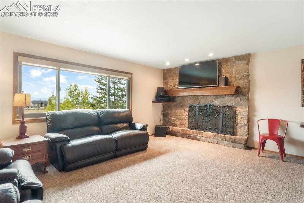 Image 16 of 50: Living Room