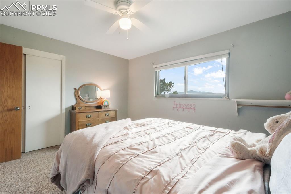 Image 25 of 50: Bedroom