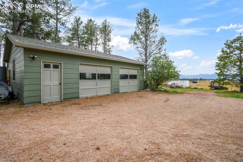 Image 3 of 50: Garage