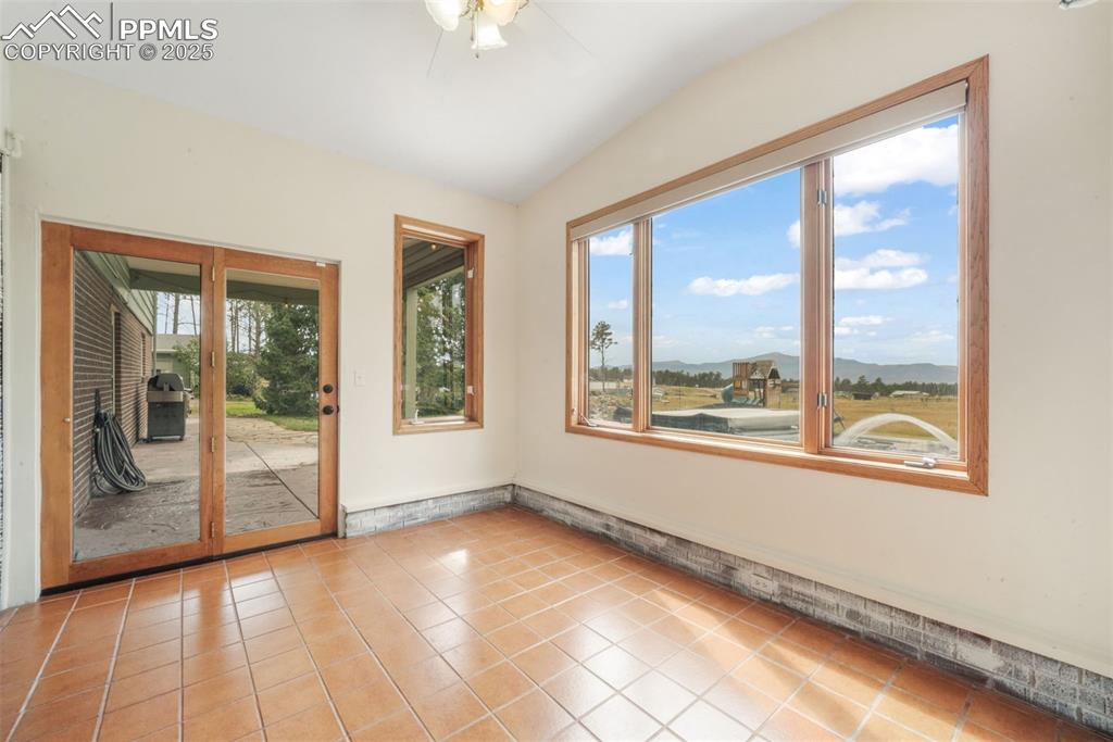 Image 30 of 50: Sun Room