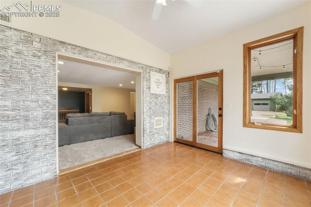 Image 32 of 50: Sun Room