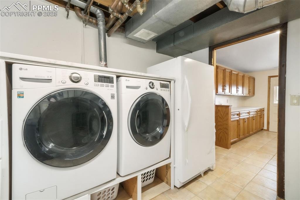 Image 40 of 50: Laundry