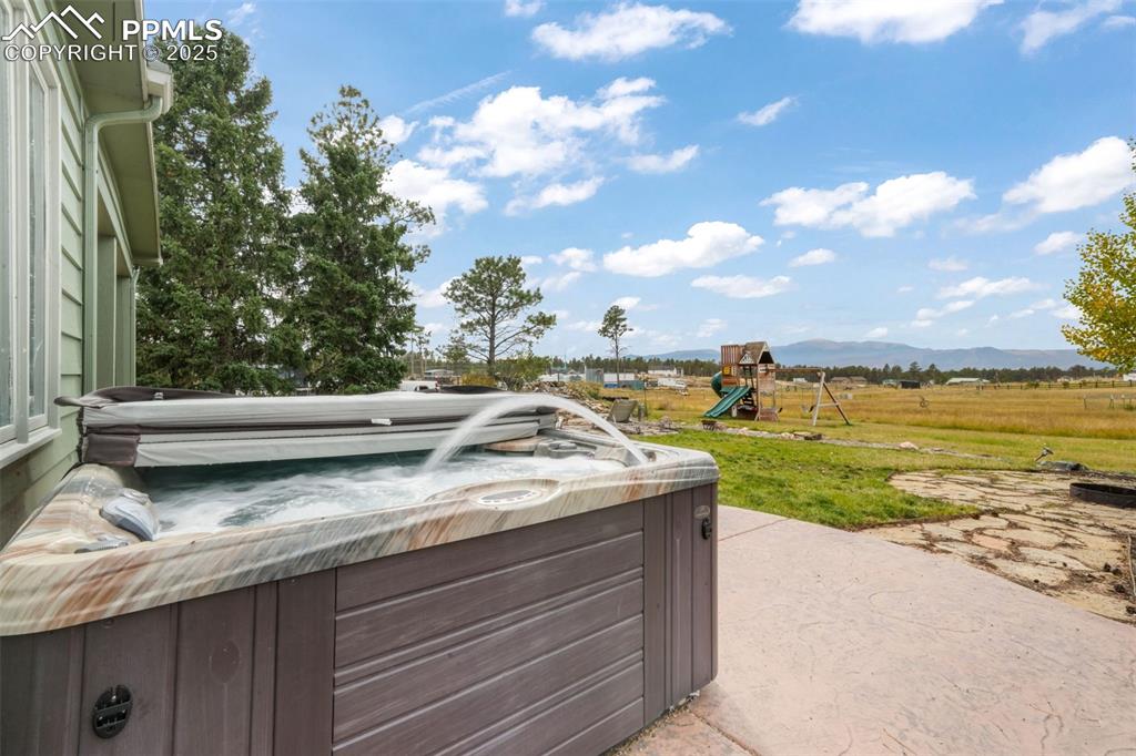 Image 41 of 50: Patio