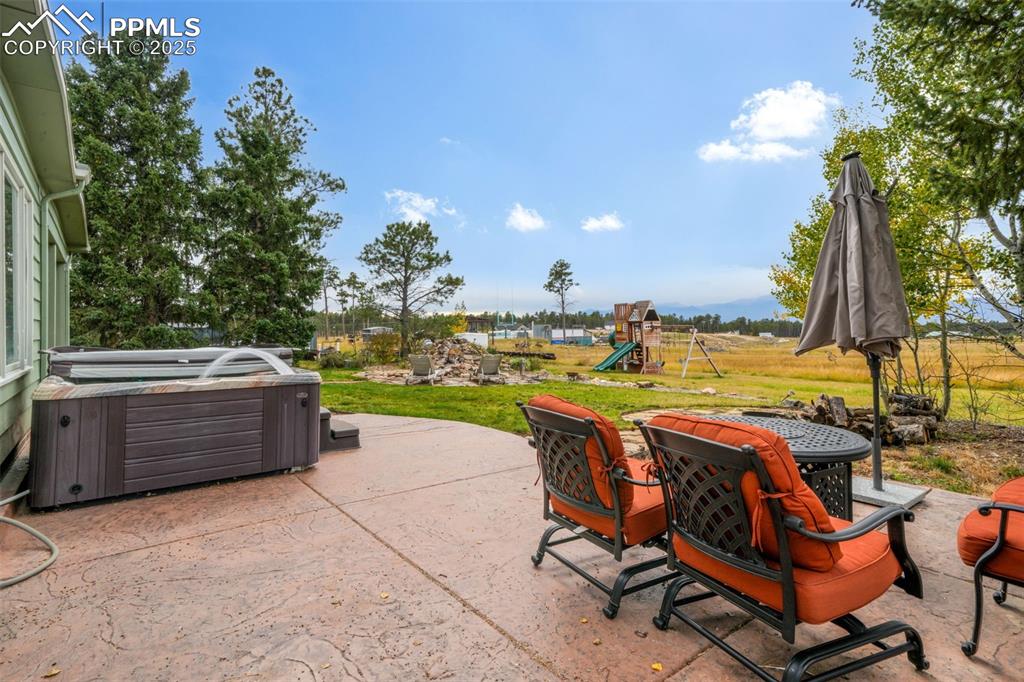 Image 42 of 50: Patio