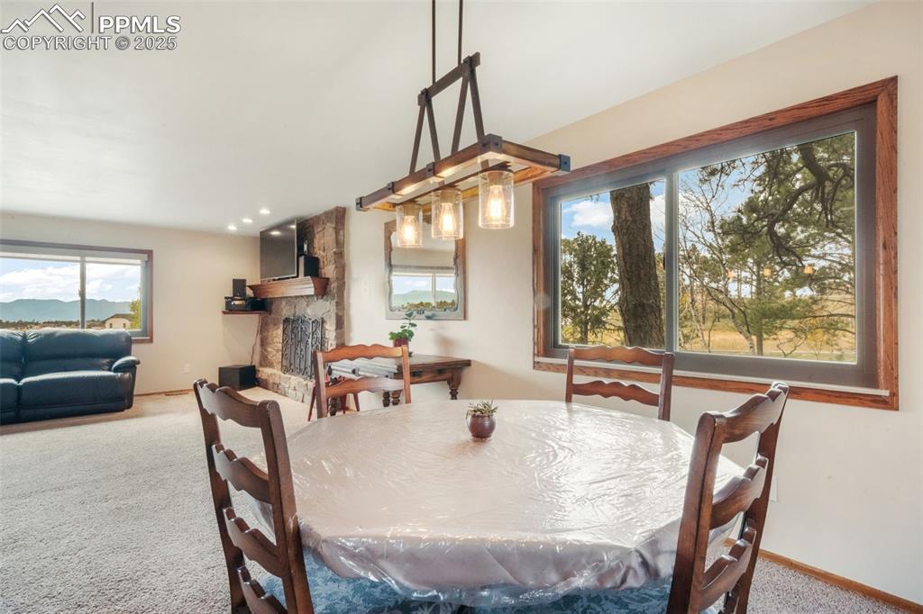 Image 9 of 50: Dining Area