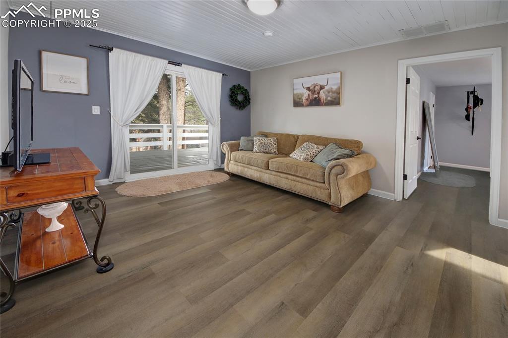 Image 11 of 45: Living Room