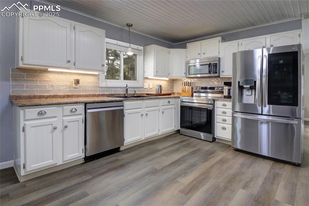 Image 13 of 45: Kitchen