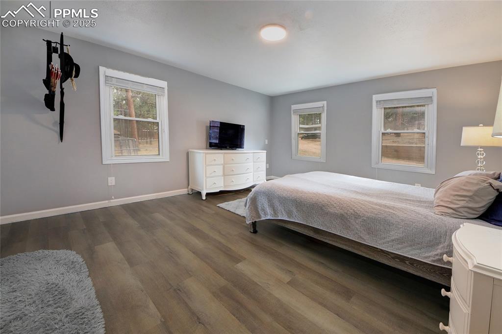 Image 18 of 45: Bedroom